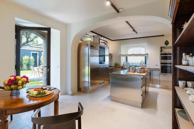 Cucina aperta sul giardino