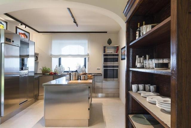 Cucina e dispensa