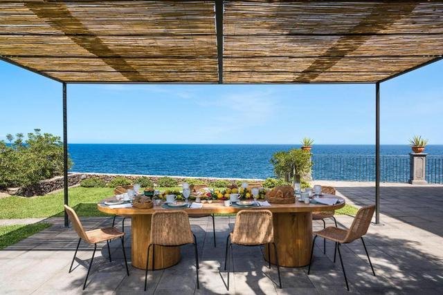 Pranzo sotto la pergola